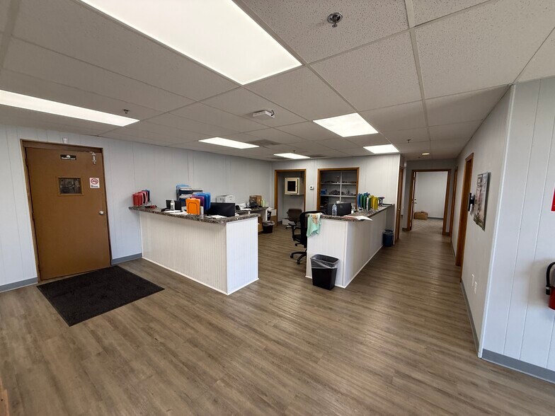 More Photos Of 2100 Commerce Dr, Cayce Warehouse For Sale