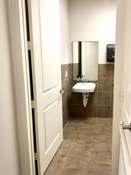 More Photos Of 16000 Park Ten Pl, Houston Medical For Lease