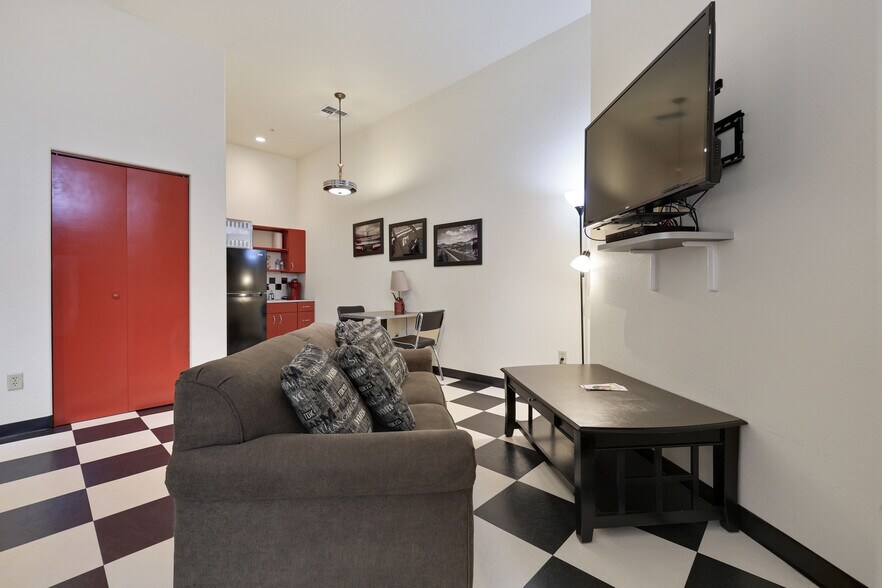 More Photos Of 315 E Andy Devine Ave, Kingman Hotel For Sale