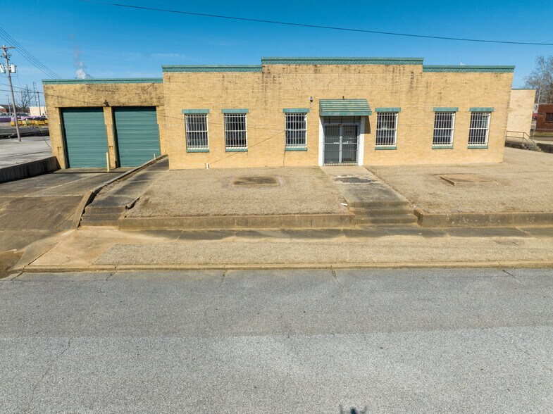 Primary Photo Of 700 Huron, Memphis Distribution For Lease
