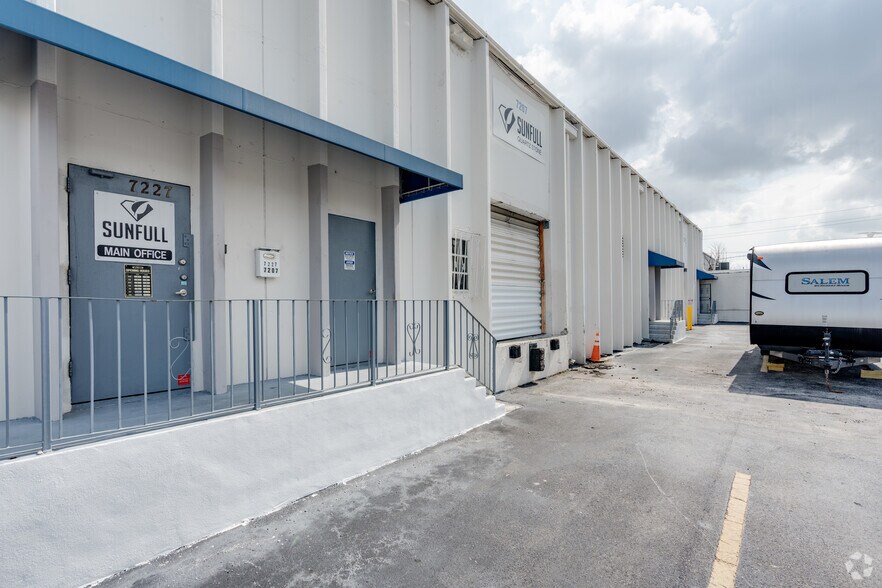 Primary Photo Of 3300-3390 NW 72nd Ave, Miami Warehouse For Lease