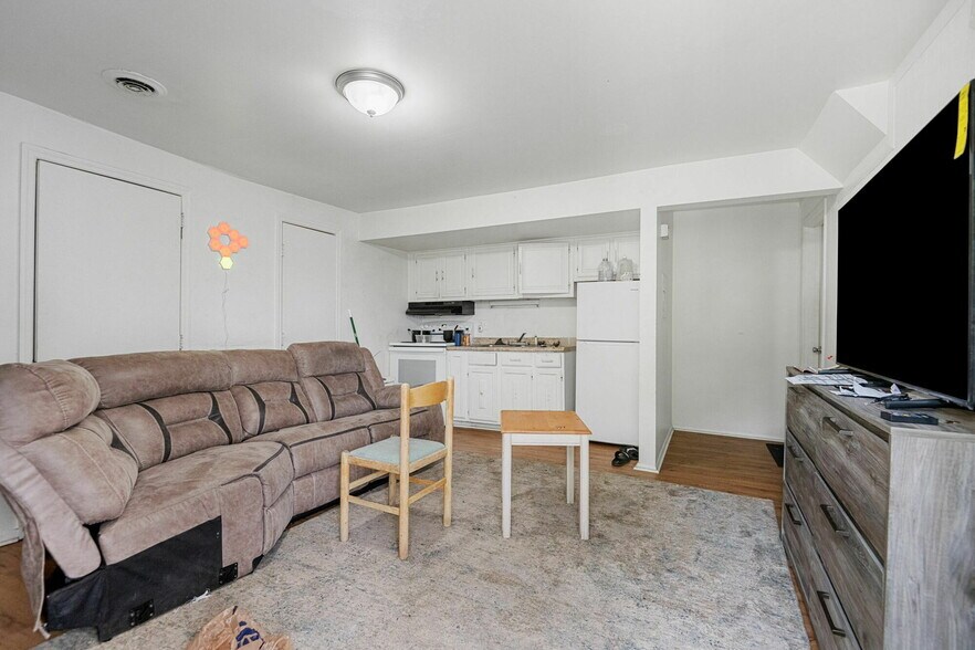 More Photos Of 1923-1925 McCalla Ave, Knoxville Apartments For Sale