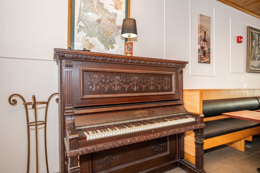 More Photos Of 2015 Madison rd, Cincinnati Storefront Retail Residential For Lease