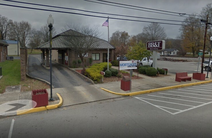 Primary Photo Of 102 Broadway -1, Cave City Bank For Lease