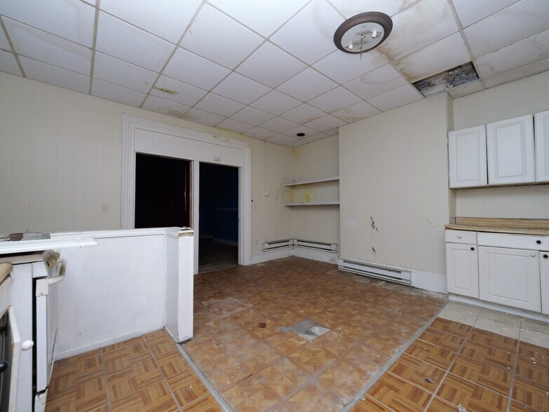 More Photos Of 170 Chambers St, Newburgh Apartments For Sale