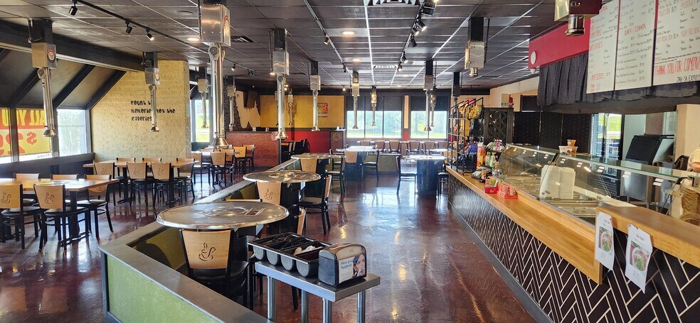 More Photos Of 14225 Jones St, Lavonia Restaurant For Lease