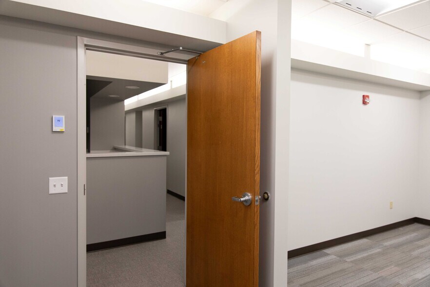 More Photos Of 17030 Lakeside Hills Plz, Omaha Medical For Lease