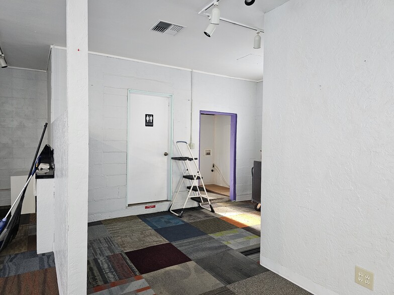 More Photos Of 21298 Calistoga rd, Middletown Storefront Retail Residential For Sale