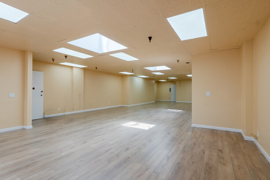 More Photos Of 328 7th St, Oakland Storefront Retail Office For Lease