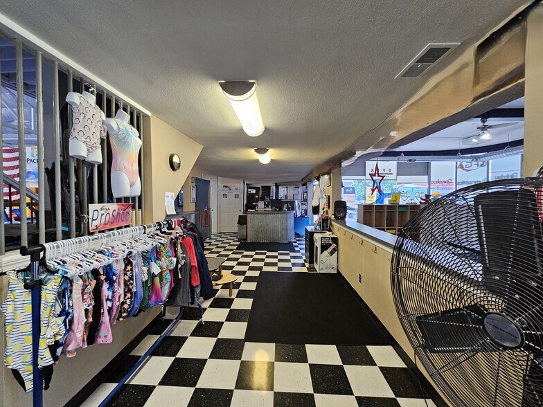 More Photos Of 815 N 1st Ave, Great Falls Auto Dealership For Lease