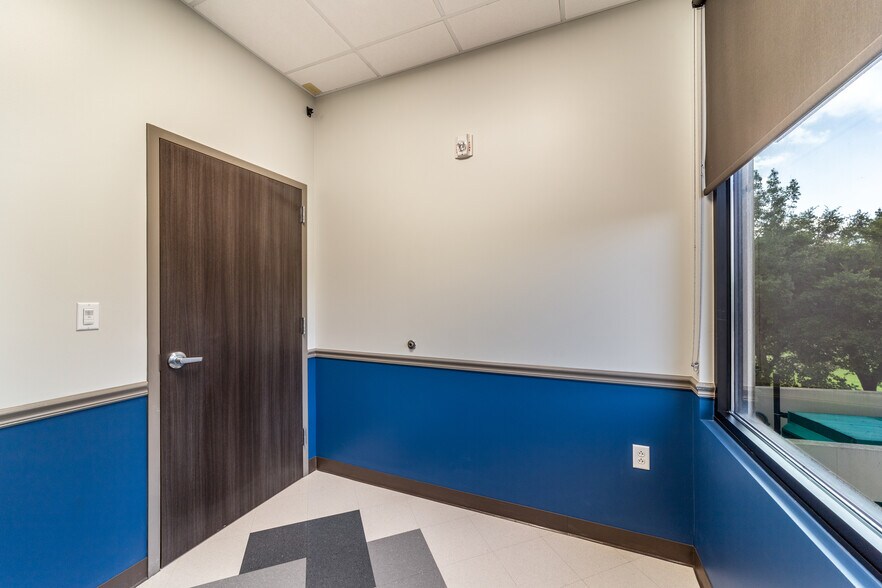 More Photos Of 250 E Basse Rd, San Antonio Medical For Lease