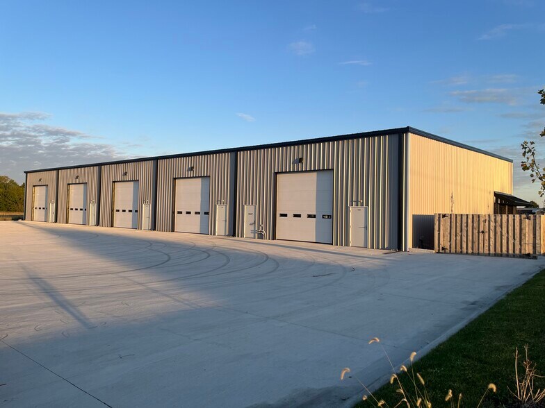 More Photos Of 2542 Bailey Ave, Ames Light Distribution For Lease