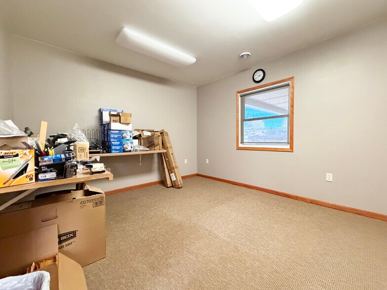 More Photos Of 359 Elm st, New Auburn Freestanding For Sale