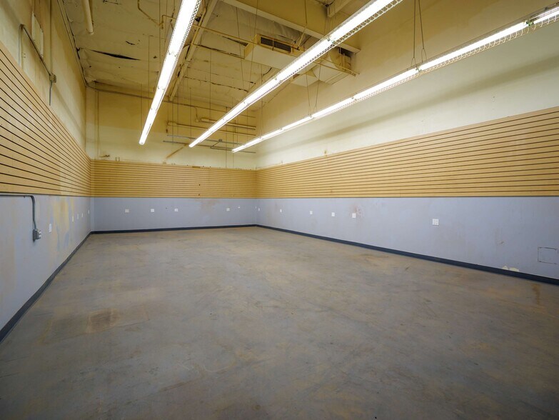 More Photos Of 3860 E Main St, Ventura Freestanding For Lease