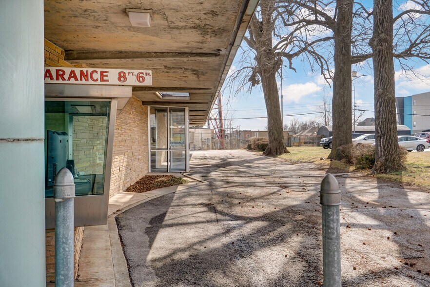 More Photos Of 532 E Walnut St, Springfield Freestanding For Sale