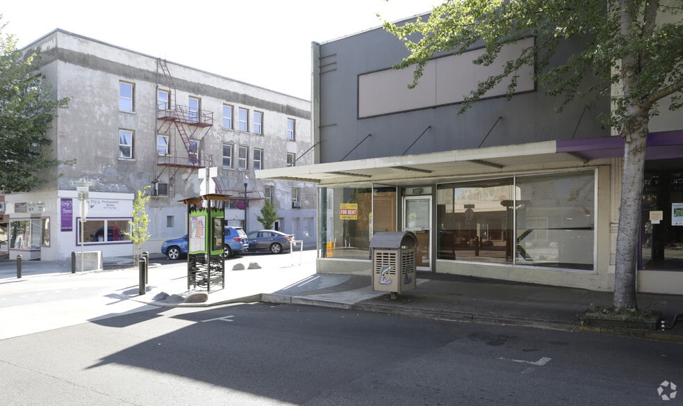 Primary Photo Of 507 SE Jackson St, Roseburg Storefront For Lease