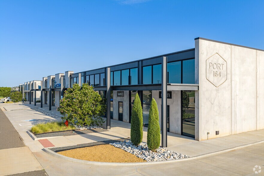 More Photos Of 3825 NW 166th St, Edmond Light Manufacturing For Lease