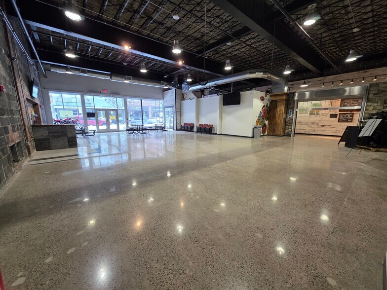 More Photos Of 127-133 E Market St, Sandusky Storefront For Lease