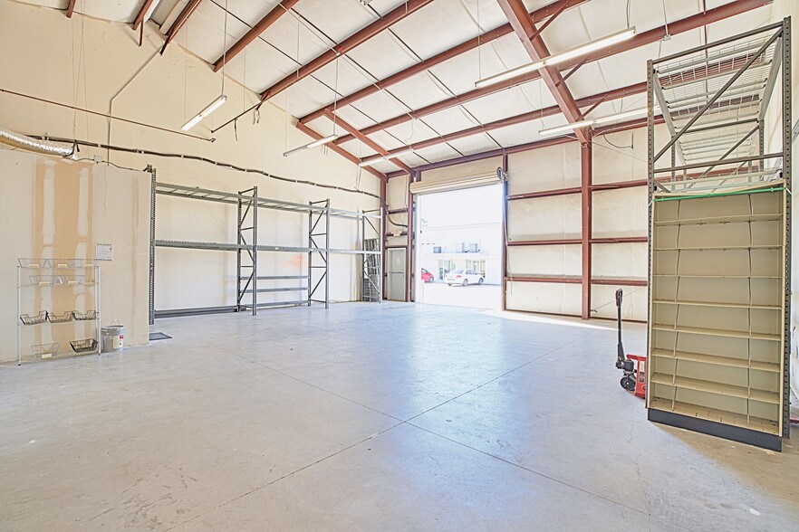 More Photos Of 221 Barren Springs Dr, Houston Unknown For Lease