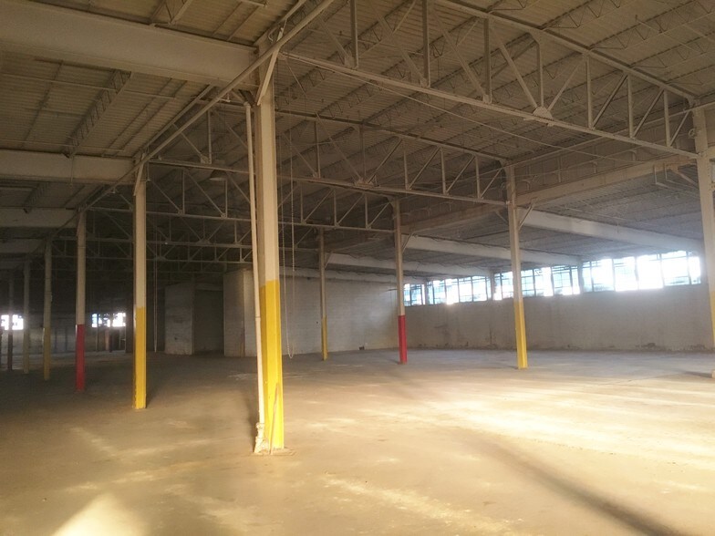 More Photos Of 2800-2822 Carroll Ave, Lynchburg Warehouse For Lease