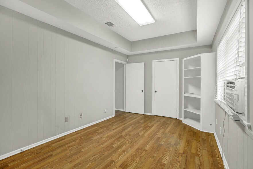 More Photos Of 218 Deborah Dr, New Braunfels Warehouse For Lease