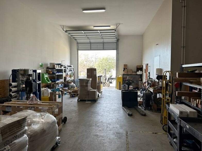 More Photos Of 4722 College Park, San Antonio Light Distribution For Sale