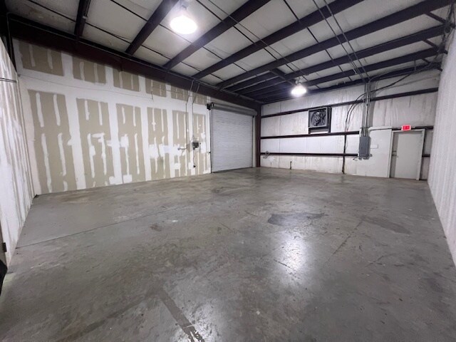 More Photos Of 195 Raymond Hill Rd, Newnan Light Distribution For Lease