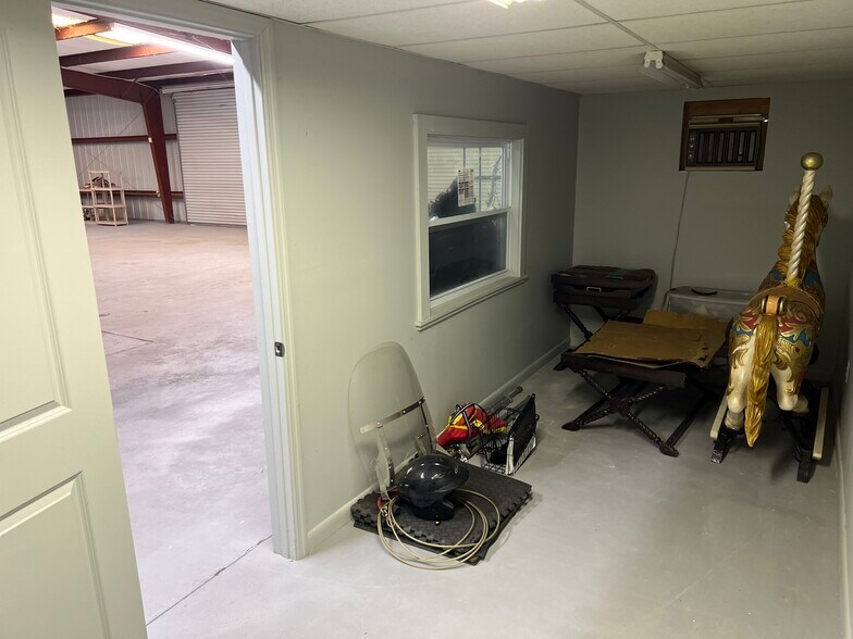 More Photos Of 3031 Gusty Ln, Orlando Warehouse For Lease