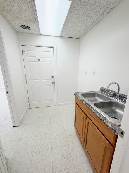 More Photos Of 18 Clark Rd, Morgantown Freestanding For Lease