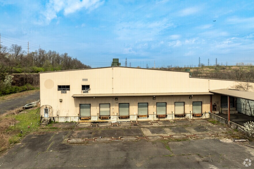 More Photos Of 500 Schuyler Ave, North Arlington Warehouse For Lease