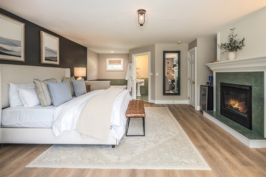 More Photos Of 54 Red Clover Ln, Mendon Hotel For Sale
