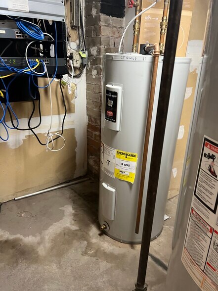 More Photos Of 205 Retreat Ave, Hartford Office Residential For Sale