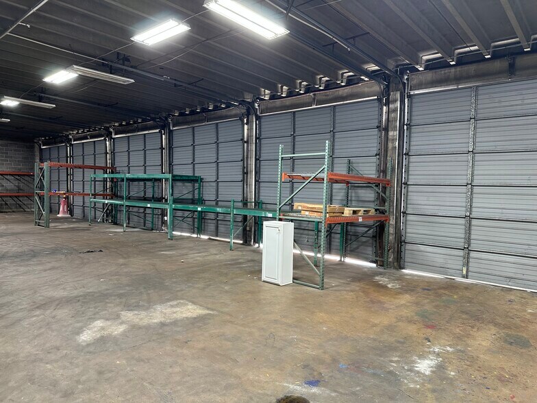 More Photos Of 339 Union St E, Jacksonville Light Distribution For Lease