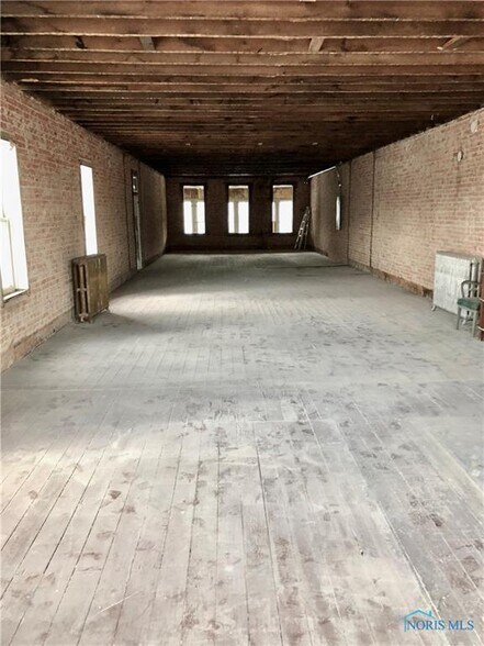 More Photos Of 123 N Michigan Ave, Edgerton Storefront Retail Office For Sale