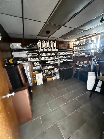 More Photos Of 2804 NW 10th St, Oklahoma City Manufacturing For Sale