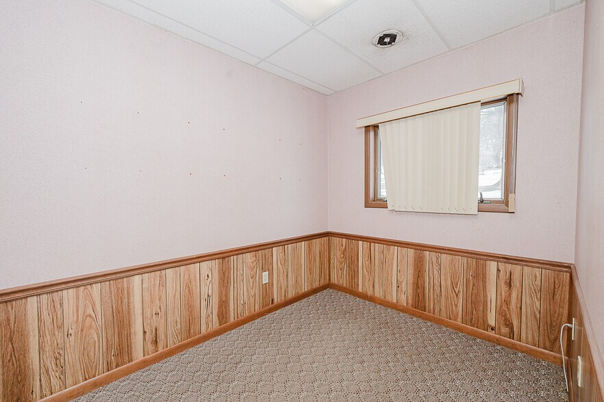 More Photos Of 1482 Butler Rd, Worthington Medical For Sale