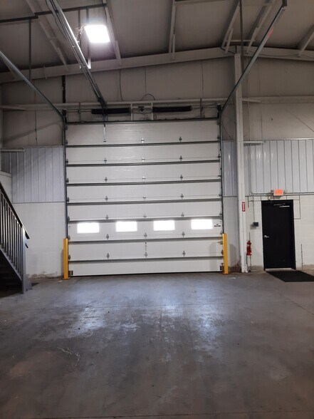 More Photos Of 4607 Wyland Dr, Elkhart Warehouse For Lease