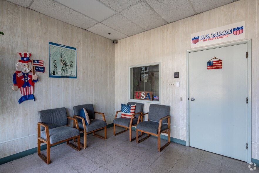 More Photos Of 2 Commerce Dr, Cranford Warehouse For Lease