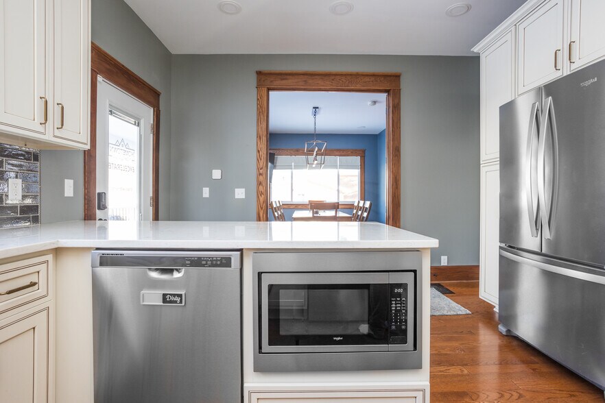 More Photos Of 502 W Main St, Danville Office For Sale