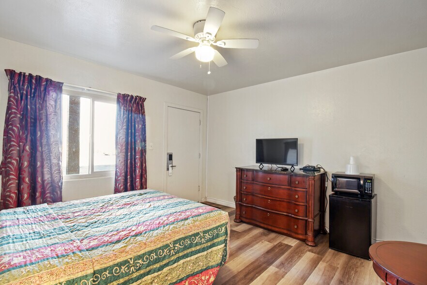 More Photos Of 333 S Main St, Red Bluff Hotel For Sale