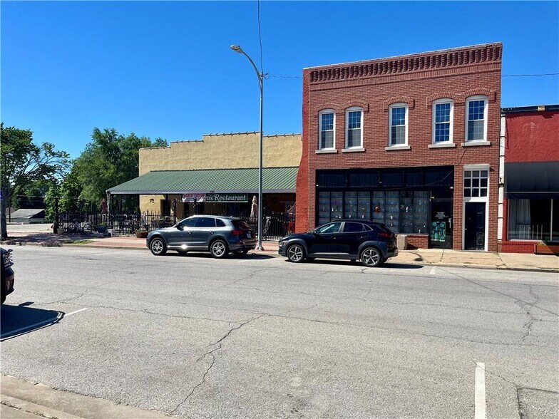 More Photos Of 120 W Peoria St, Paola General Retail For Sale