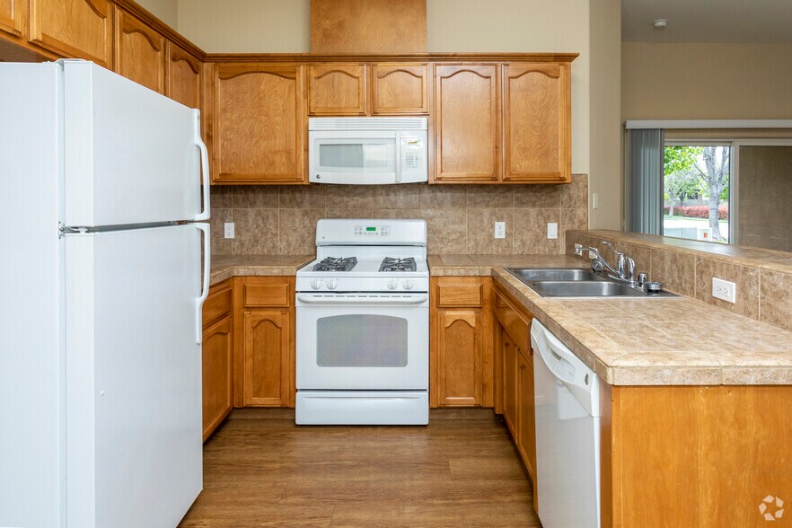 More Photos Of 8400 White Rock Dr, Bakersfield Apartments For Sale