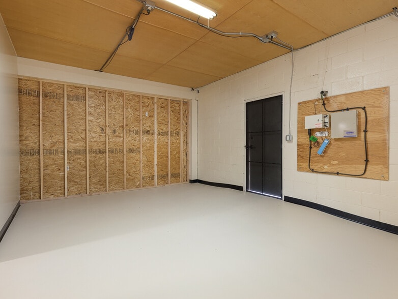 More Photos Of 11708 Inglewood Ave, Hawthorne Warehouse For Sale