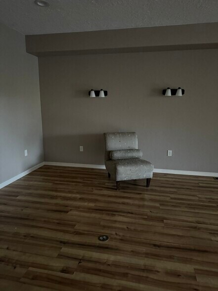 More Photos Of 718 N Main Ave, Gresham Loft Creative Space For Lease