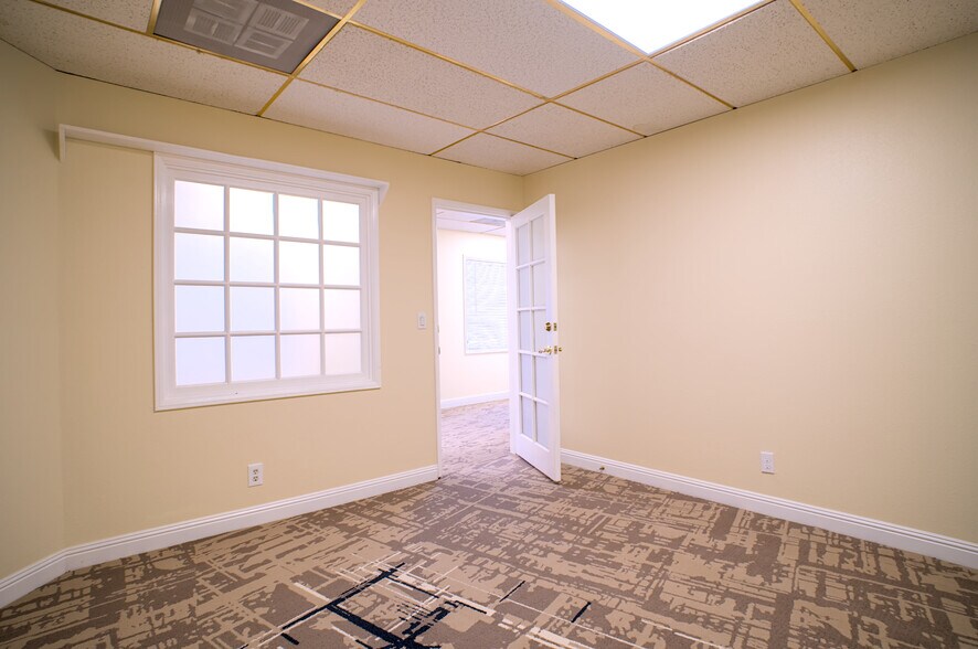 More Photos Of 300 N Tustin Ave, Santa Ana Office For Lease