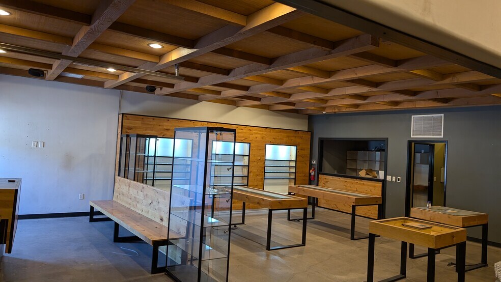 More Photos Of 460 N Switzer Canyon Dr, Flagstaff Storefront Retail Office For Sale