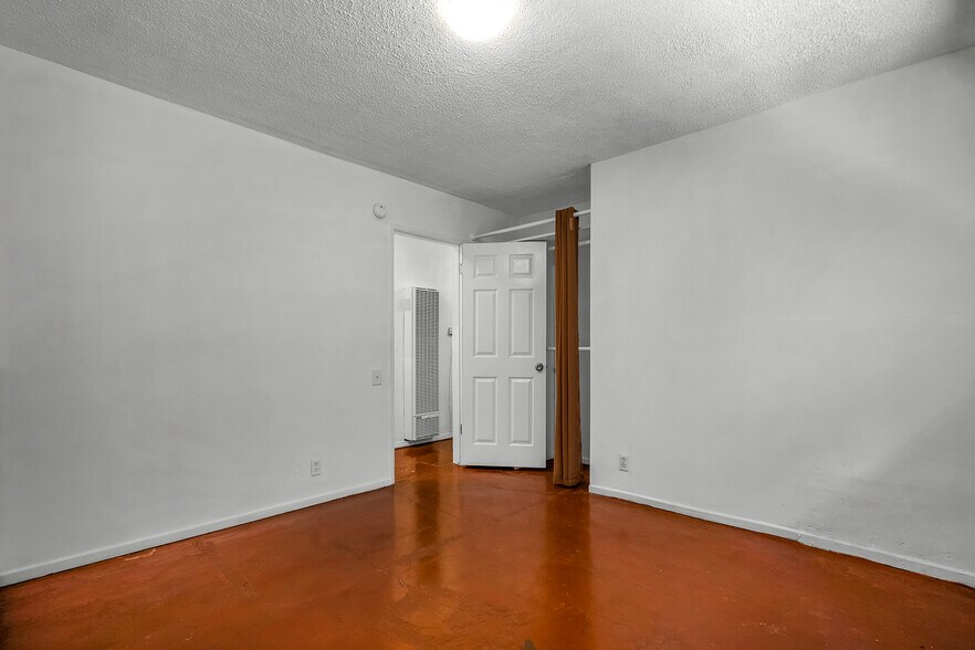 More Photos Of 614 6th Ave, Venice Apartments For Sale