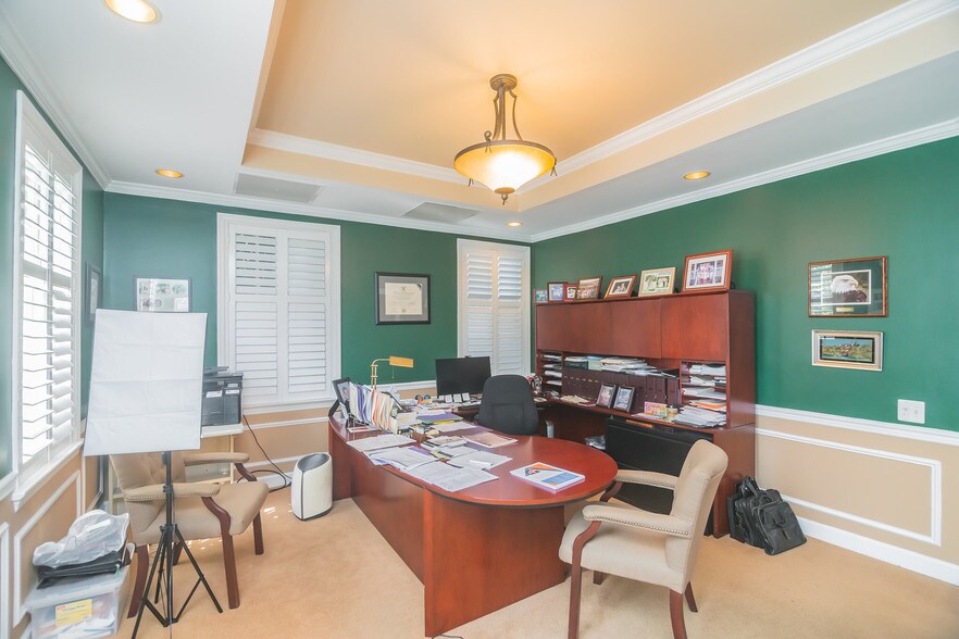 More Photos Of 410 Pine St SE, Vienna Office For Sale