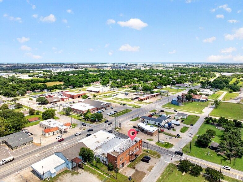 More Photos Of 201 N Bois D Arc St, Forney Storefront For Sale