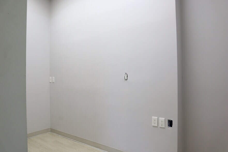 More Photos Of 2120 Eglinton Ave W, Toronto Office For Lease